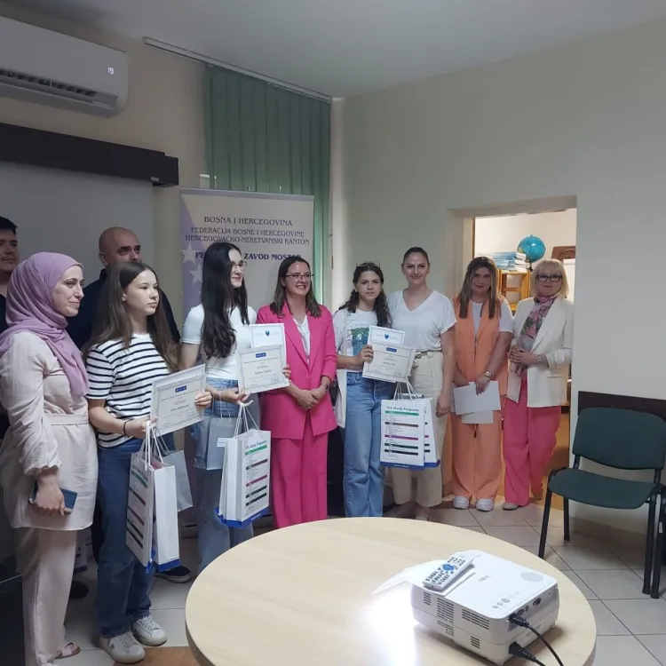 Ceremonija dodjele nagrada za takmičenje iz engleskog jezika koje su organizovali IUS ELS i Pedagoški zavod Mostar